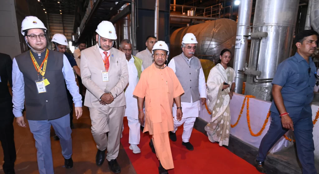 Kanpur: PM से पहले CM, अधिकारियों से पूछा-फिनिशिंग कब तक होगी... मेट्रों मे किया सफर 1 New Project 24