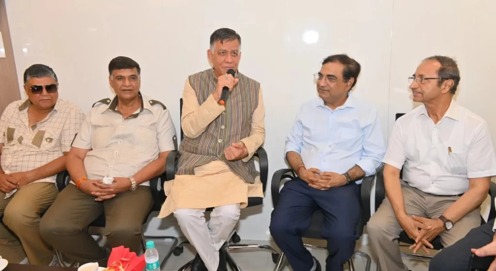 Kanpur: विधानसभा अध्यक्ष सतीश महाना ने किया सुनेत्रा द कॉर्निया क्लीनिक का शुभारंभ 3 New Project 2025 05 26T185446.423
