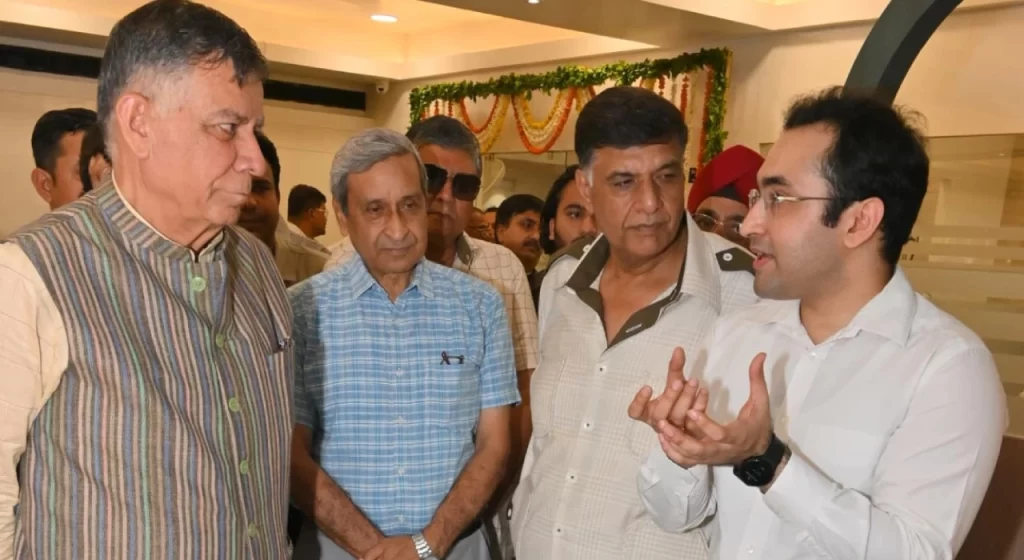 Kanpur: विधानसभा अध्यक्ष सतीश महाना ने किया सुनेत्रा द कॉर्निया क्लीनिक का शुभारंभ 2 New Project 2025 05 26T185643.195